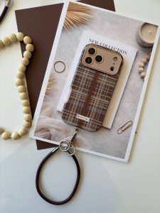 قاب بنددار چهارخونه نسکافه‌ای